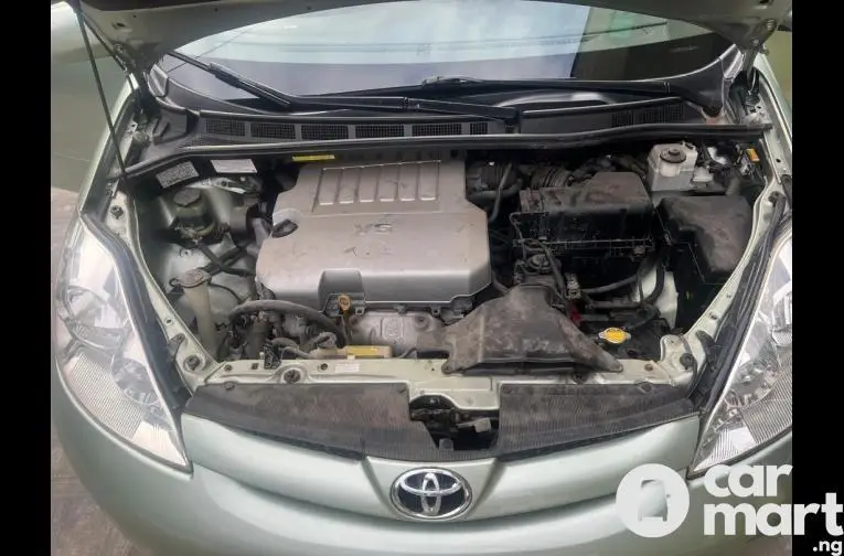 2007 Foreign-used Toyota Sienna CE