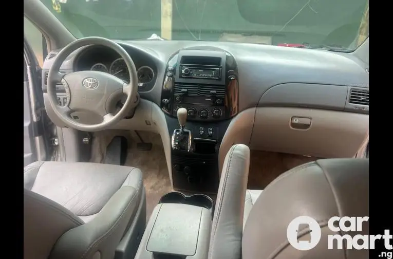 2005 Foreign-used Toyota Sienna LE