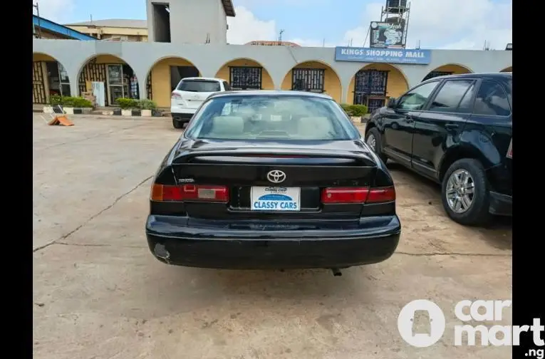 Neat and Sound Toyota Camry Pencil 1999 Model