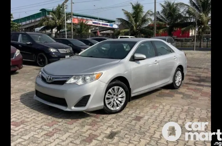 Tokunbo 2013 Toyota Camry - 3/4