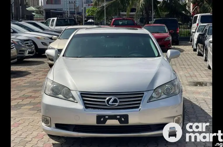 Tokunbo 2010 Lexus ES350 - 3/5