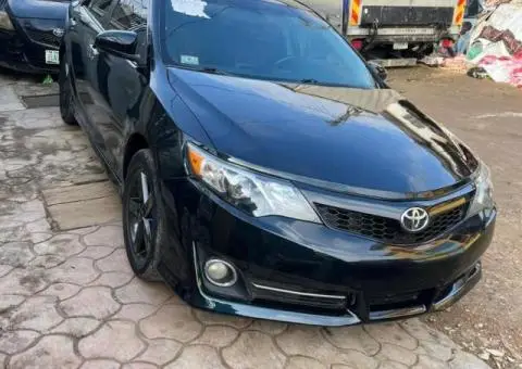 Used Toyota Camry SE 2013 - 2/5