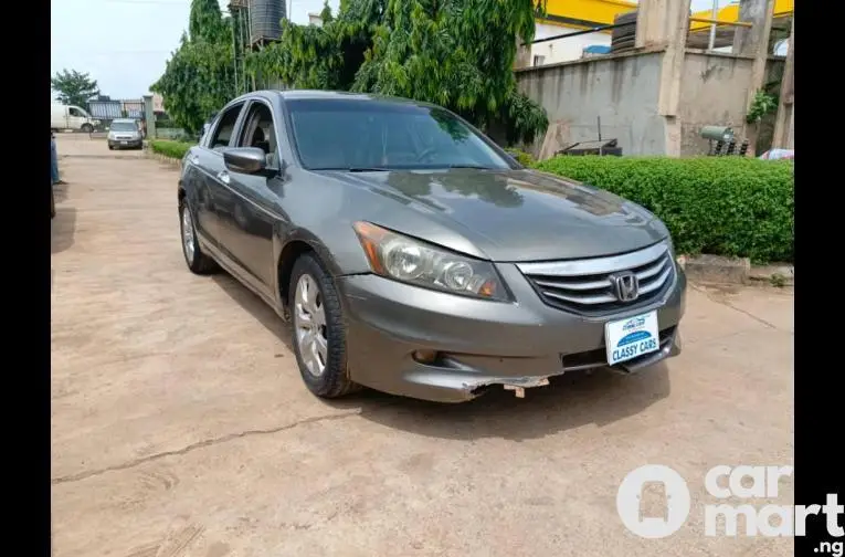 Super Clean 2009 Honda Accord - 2/5