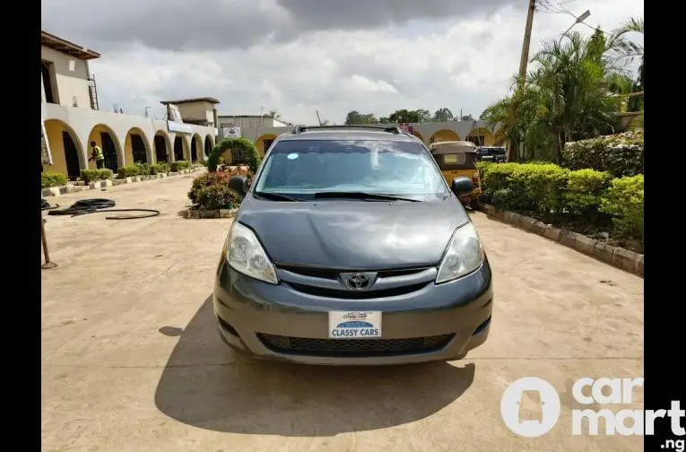 Super Clean & Sound 2006 Toyota Sienna