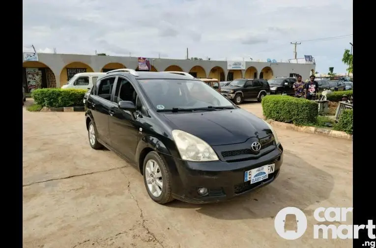 Super Clean 2004 Toyota Corolla Verso - 5/5