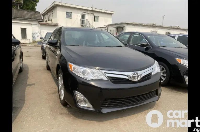 Foreign Used 2013 Toyota Camry xle - 1/5