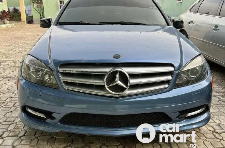 SUPER CLEAN 2010 MERCEDES BENZ C300 - 1/5