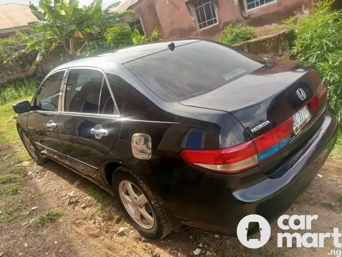 Used Honda Accord 2005 - 2/5