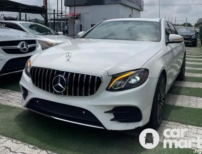 2017 Mercedes Benz E300 - 2/5