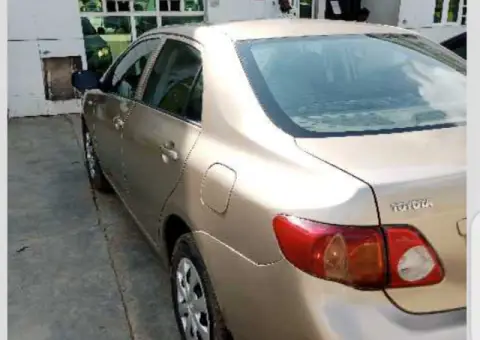 Clean Nigerian Used Toyota Corolla 2009 - 3/5