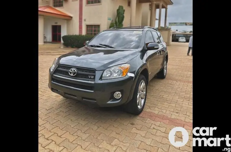 SUPER CLEAN 2010 TOYOTA RAV4 V6 - 1/5