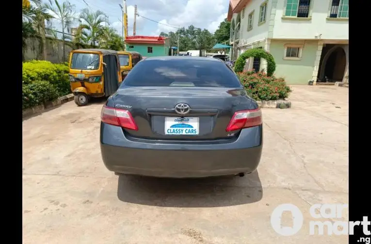 Clean 2007 Toyota Camry Muscle - 3/5