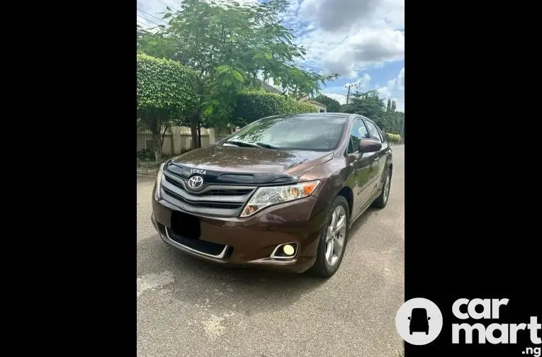 SUPER CLEAN 2010 KEYLESS TOYOTA VENZA - 2/5