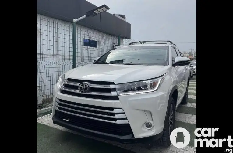 Tokunbo 2019 Toyota Highlander XLE - 2/5