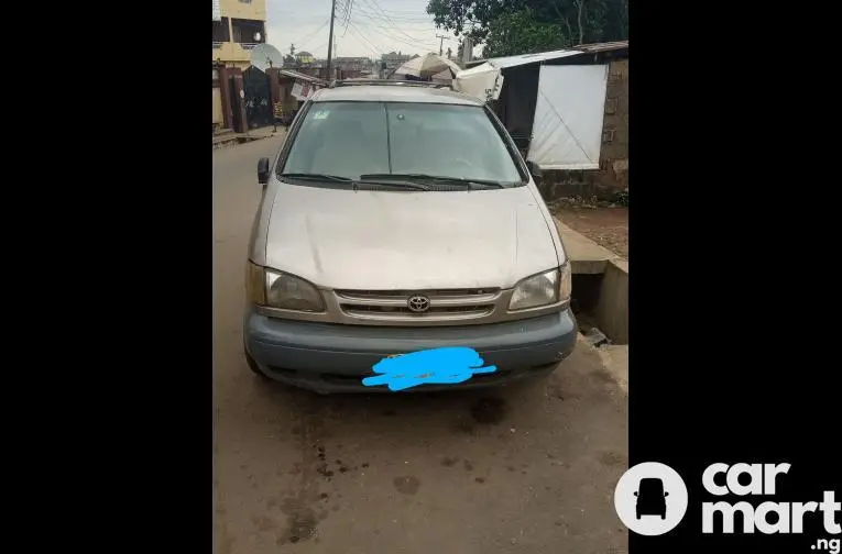 Used 2002 Toyota Sienna - 2/5