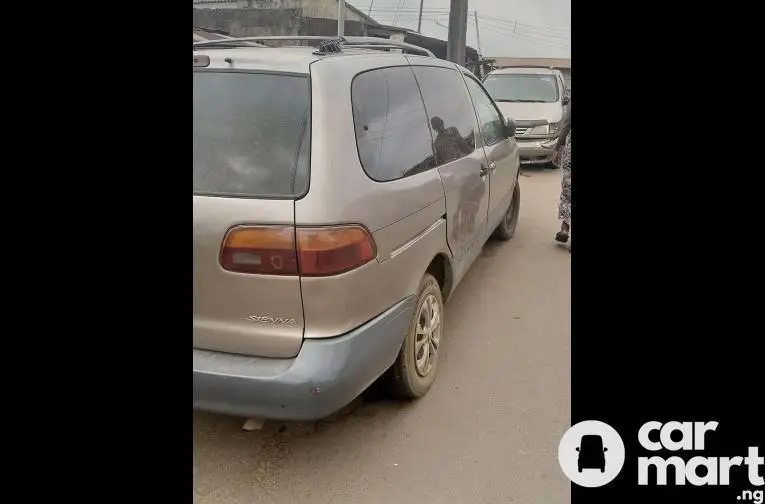 Used 2002 Toyota Sienna - 4/5