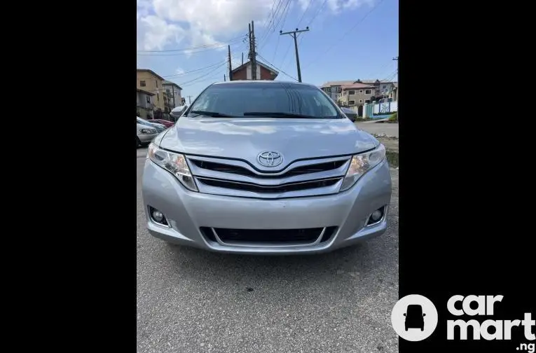 2015 Foreign-used Toyota Venza XLE - 3/5