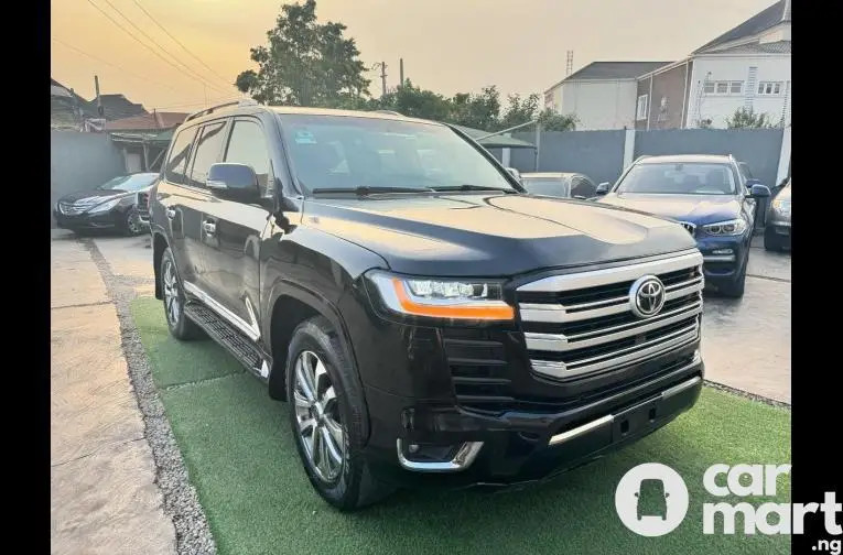 Pre-owned 2014 Toyota Land Cruiser upgraded to 2023 - 1/5