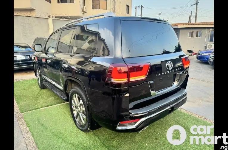 Pre-owned 2014 Toyota Land Cruiser upgraded to 2023 - 5/5