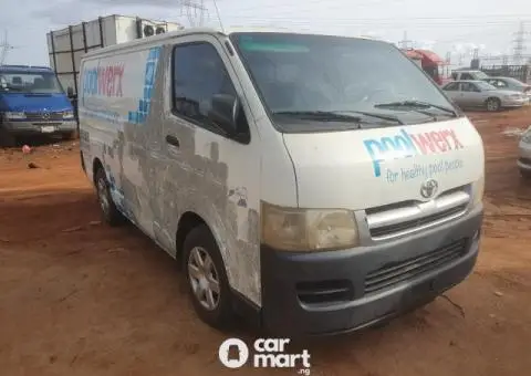 Foreign used Toyota Hiace 2007 - 2/5