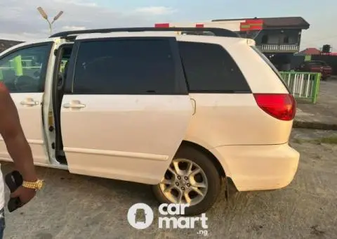 Used Toyota Sienna 2007 - 4/5