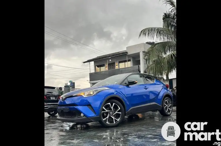 Tokunbo 2018 Toyota CHR (Hybrid) - 2/5