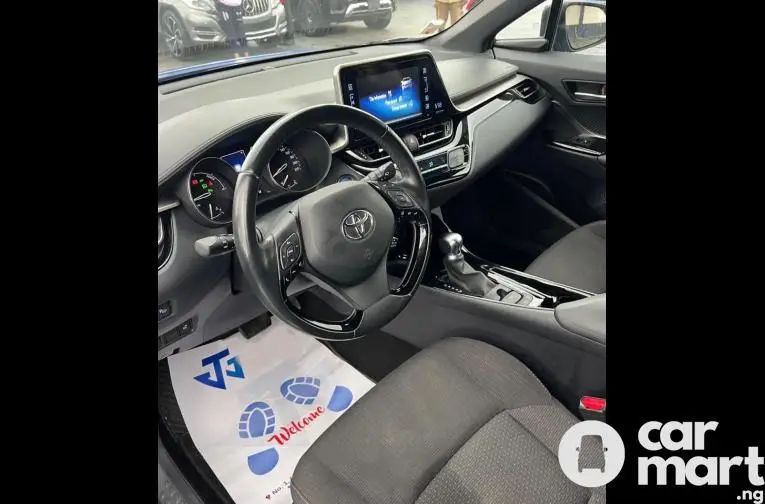 Tokunbo 2018 Toyota CHR (Hybrid) - 3/5