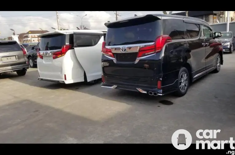 Premium Foreign Used 2022 Toyota Alphard Fully Loaded - 5/5