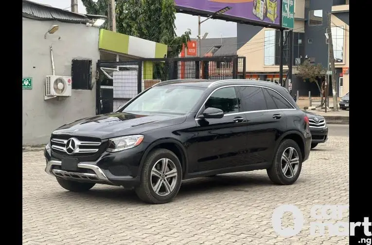 Foreign used 2019 Mercedes Benz GLC300 (Full option)