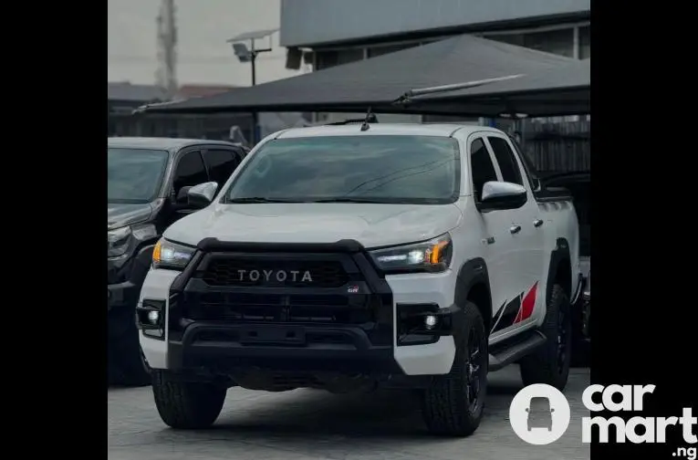 Tokunbo 2017 Facelift to 2021 Toyota Hilux (Adventure) - 1/5