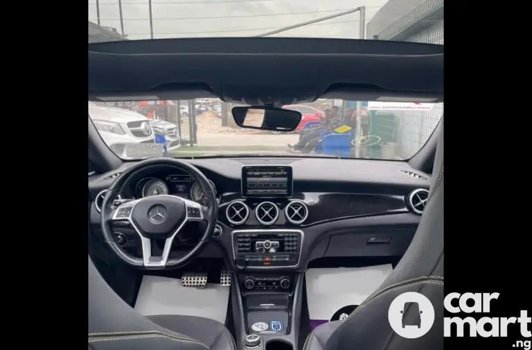 Tokunbo 2015 Mercedes Benz CLA250 (Sport) - 2/5