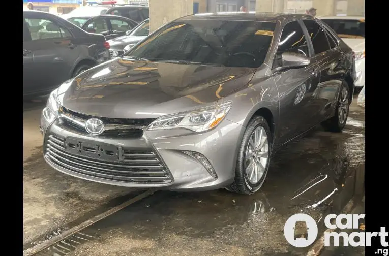 Foreign Used 2016 Toyota camry - 1/5