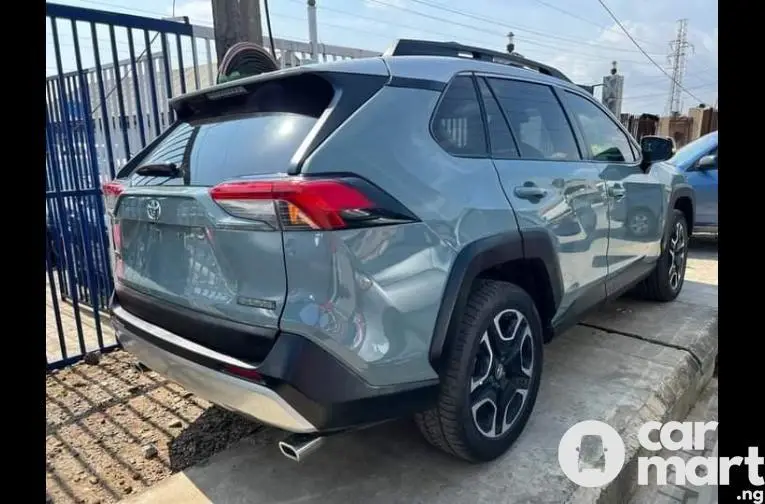 2020 Toyota RAV4 - 1/5