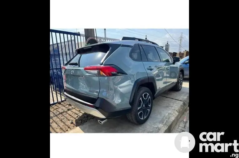 2020 Toyota RAV4 - 2/5