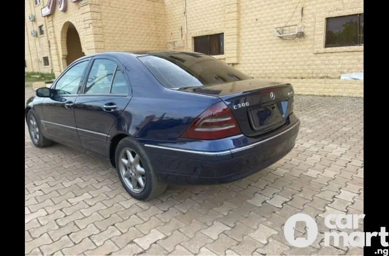 2004 Mercedes Benz C240 Full Option - 2/5