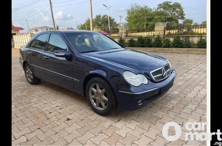 2004 Mercedes Benz C240 Full Option - 4/5