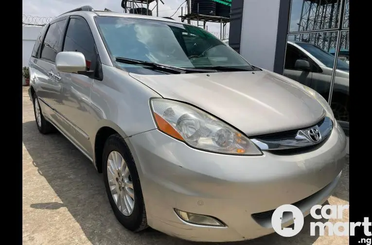 Nigerian Used 2009 Toyota Sienna Limited - 1/5