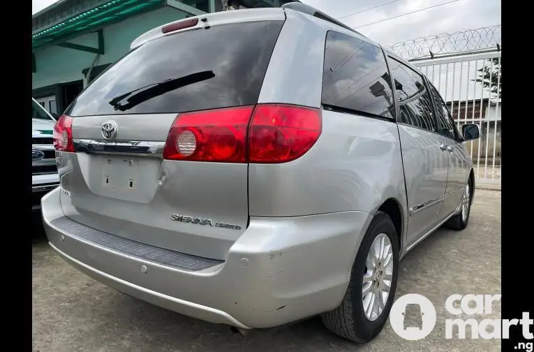 Nigerian Used 2009 Toyota Sienna Limited