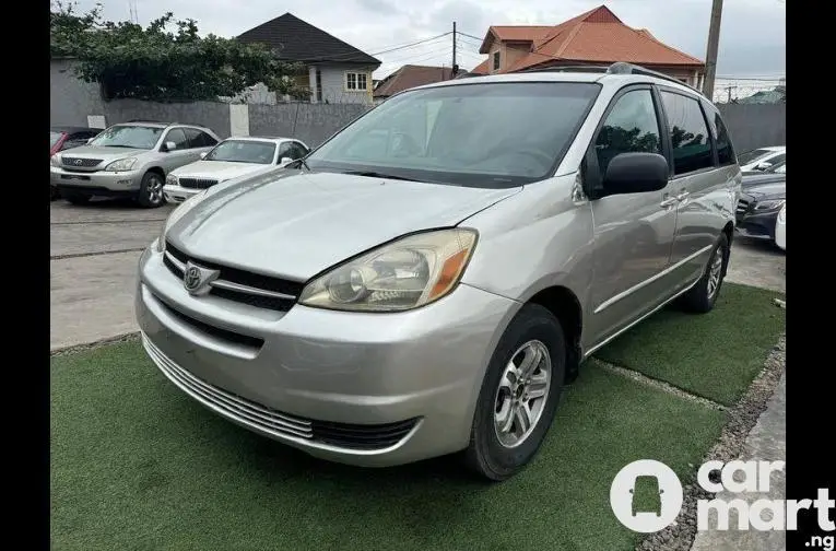 Pre-owned 2005 Toyota Sienna - 1/5