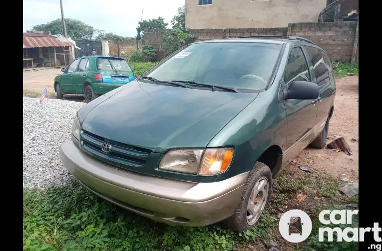 Neatly used 2001 Toyota Sienna