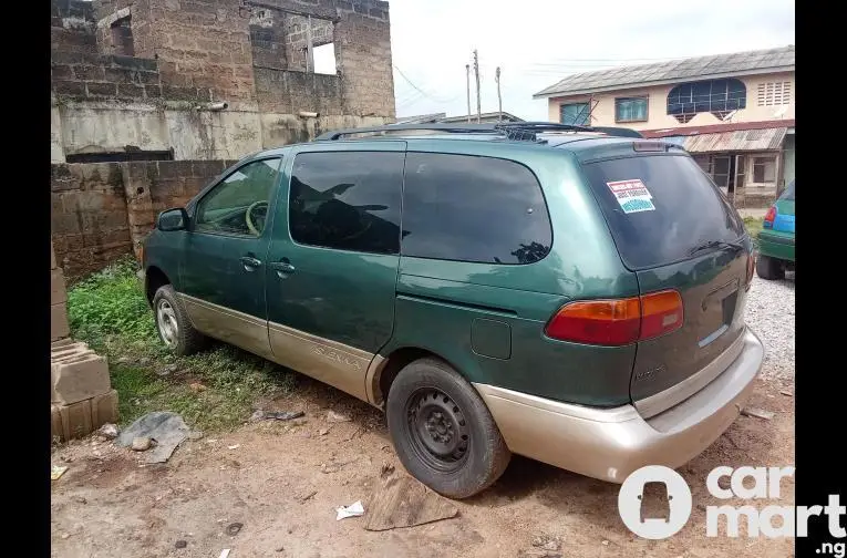 Neatly used 2001 Toyota Sienna - 5/5