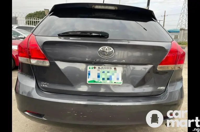 Premium Nigerian Used 2010 Toyota Venza XLE - 5/5