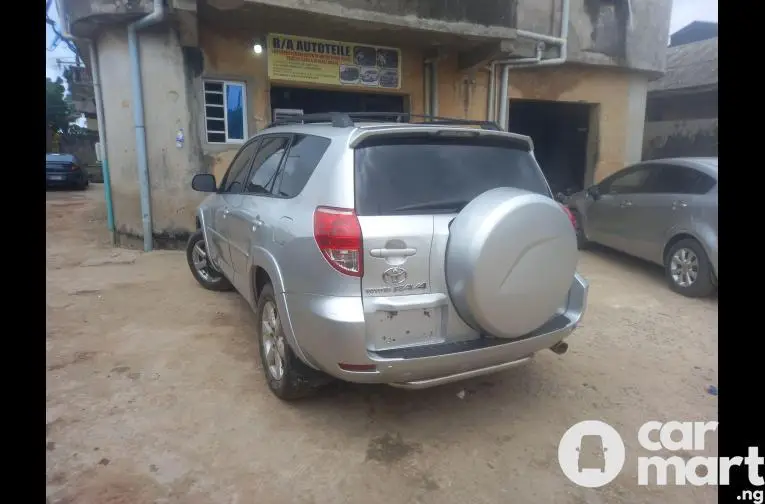 NAIJA USED 2007 TOYOTA RAV4 - 5