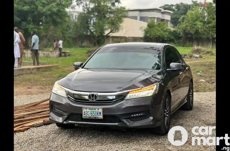 SUPER CLEAN 2017 UPGRADED HONDA ACCORD - 1