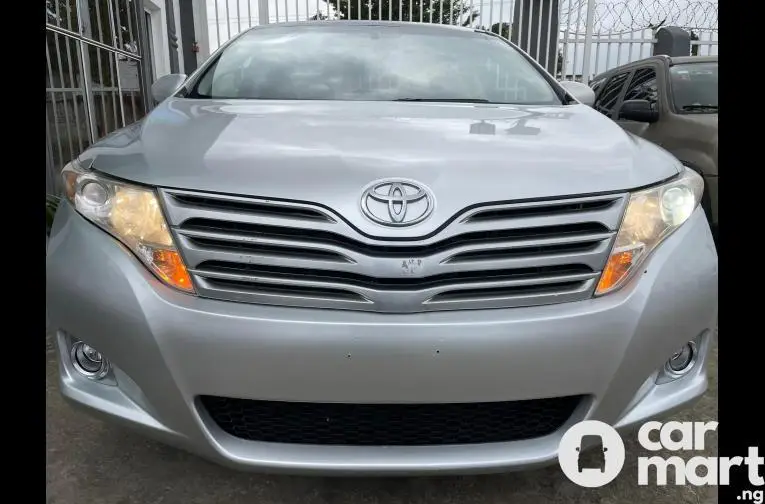 2010 Foreign-used Toyota Venza XLE - 1/5