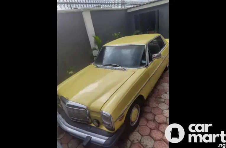 1974 Mercedes Benz 280c - 2/5