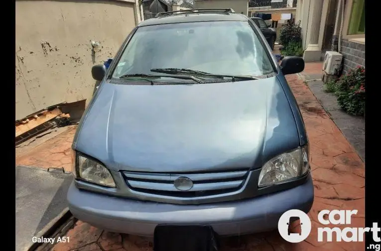 Used Toyota Sienna 2002 - 2/5