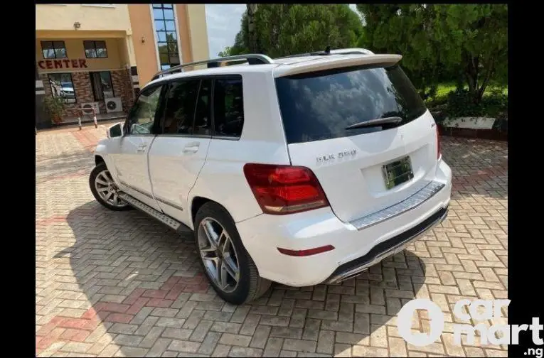 2013 Mercedes 4matic GLK350 - 3/5