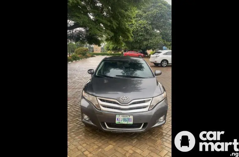 Used 2010 Toyota Venza - 1/5