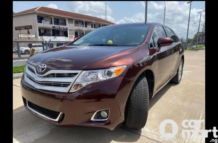 Used 2010 Toyota Venza - 1/5